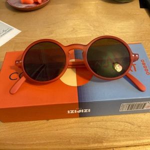 NEW - round sunglasses